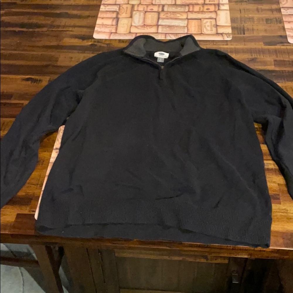 Men’s large zip sweater.